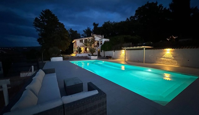 Villa Eddy sleeps 12 with magnificent pool 3 km from Castellabate