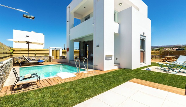 Villa Eeanthe, Exclusive Villa with Private Beach Facilities