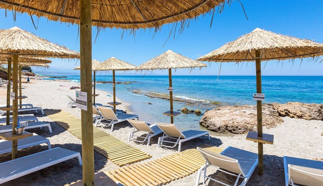 Villa Eeanthe, Exclusive Villa with Private Beach Facilities