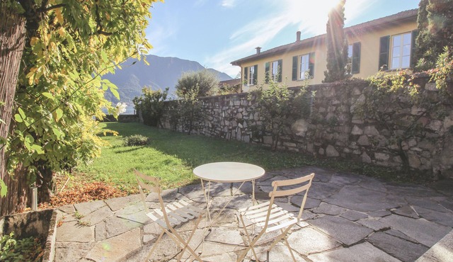 Villa Elena, delightful with direct access to the lake