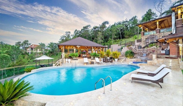 Villa Eli Jarabacoa ¡Chef Included! 20+ Guests