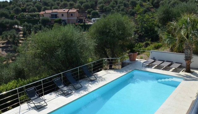 Villa Elisa is a modern house with 4 bedrooms air conditioning a private pool
