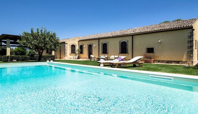 Villa Elorina - Five Bedroom Villa, Sleeps 8
