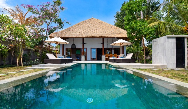 Villa Emerald - Beachfront New Build Villa