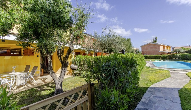 Villa Emerald, private compound swimming pool