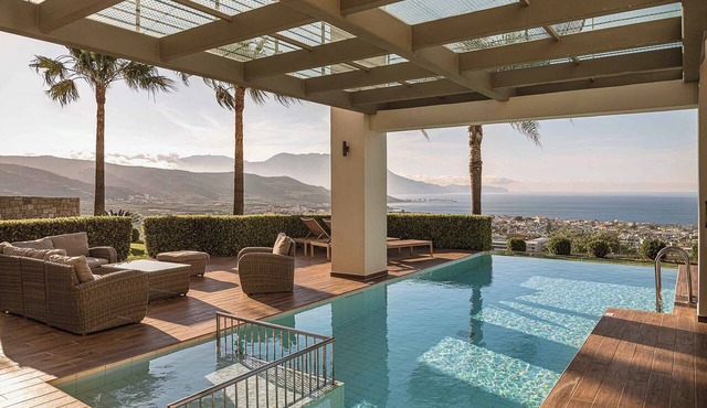 Villa Emilia I Heated* pool, seaview, next to town