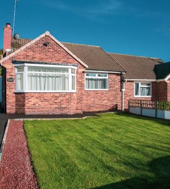 Villa Emma - Modern Bungalow with EV Point, Free Parking & Workspace