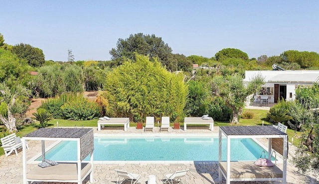 Villa Enara: A modern and graceful one-story villa in a quiet position, surrounded by the Apulian countryside, with Free WI-FI.