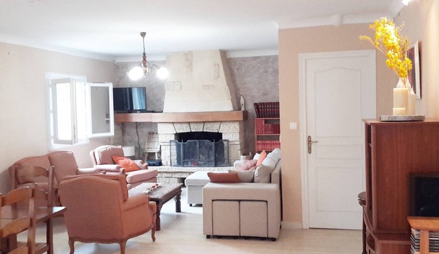 Villa 'Entre Mer Et Montagne' with Mountain View, Private Terrace and Wi-Fi