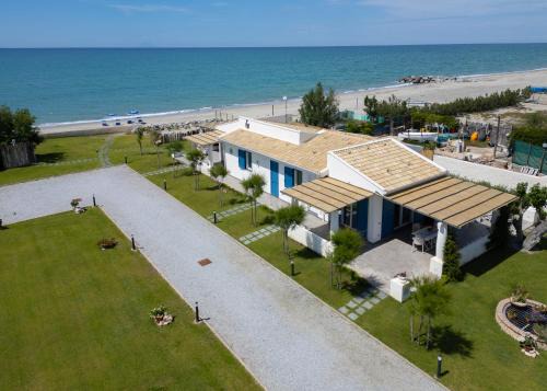 VILLA EOLIA Sicily beachfront apartments