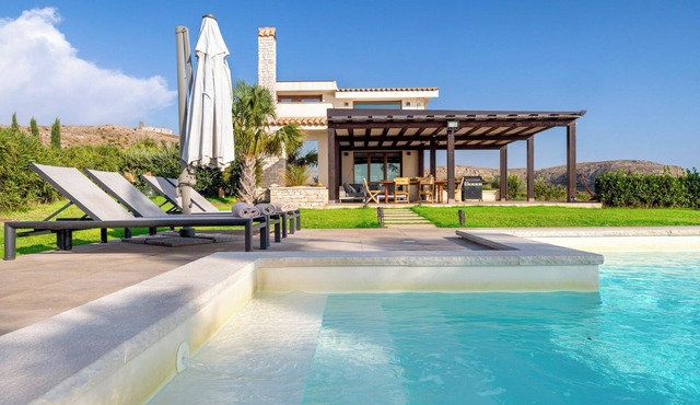 Villa Erakle – Luxury Coastal Escape with Pool, Gym & Sensory Garden
