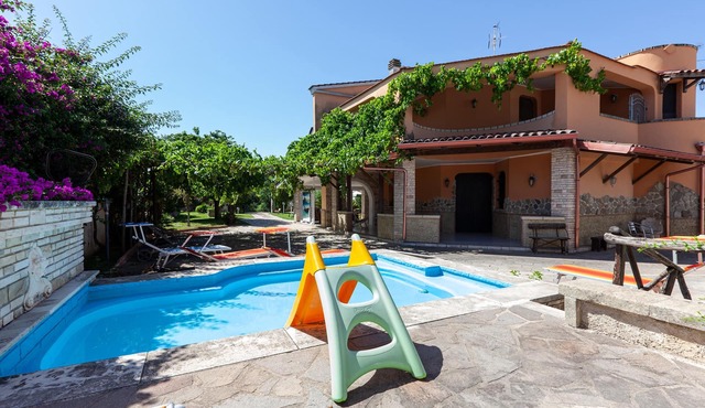 Villa Erika with private pool and garden, Lecce, Italy