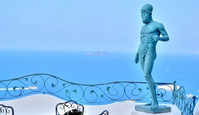 Villa Estia: A charming and bright villa built sheer above the sea, with Free WI-FI.