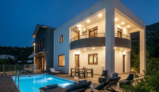Villa Ete Premier 4 Bedroom Villa in Stalis with swimming pool. Sleeps 8.