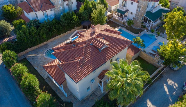 Villa Etki (Efficient) with private pool and garden/free WiFi