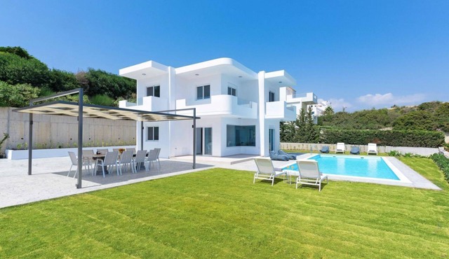 Villa Eunike - Five Bedroom Villa, Sleeps 10