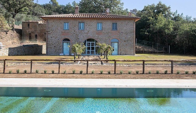 Villa Evarne: An elegant and welcoming two-story villa surrounded by the greenery, with Free WI-FI.