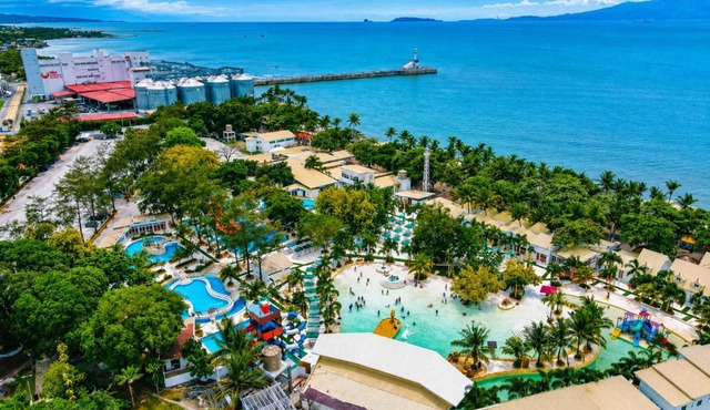 Villa Excellance Beach & Wave Pool Resort - Suites and Villas
