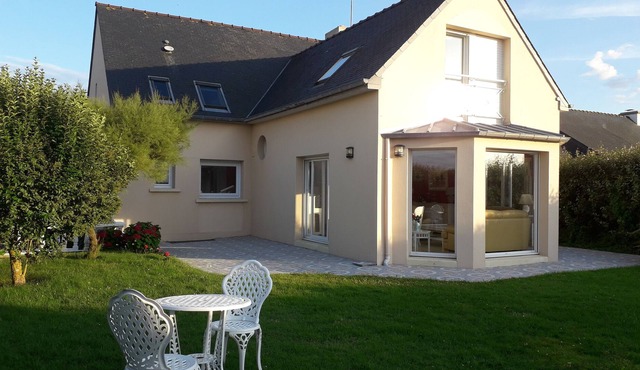 villa facing the sea, beach a few meters away, charming village, wilderness