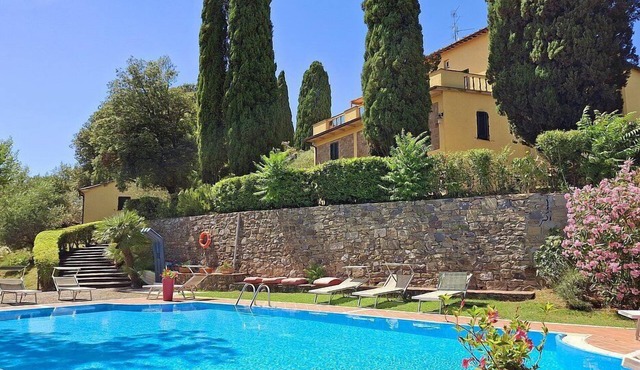 Villa Farnetta: A spacious and welcoming three-story villa located in the heart of the Val d'Orcia, with Free WI-FI.