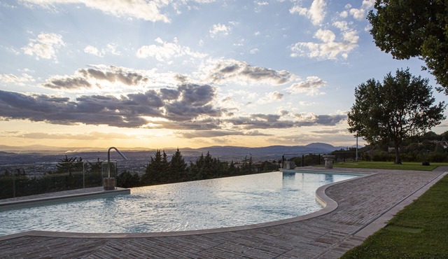 Villa Fé with swimming pool in Assisi