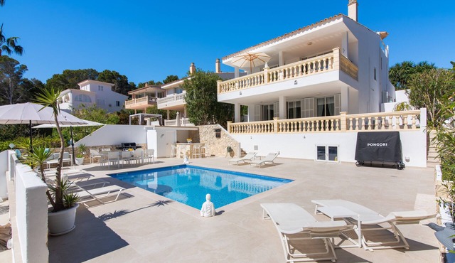 Villa Felicidad with Sea View, Wi-Fi, A/C, Pool, Garden, Terrace & Balcony