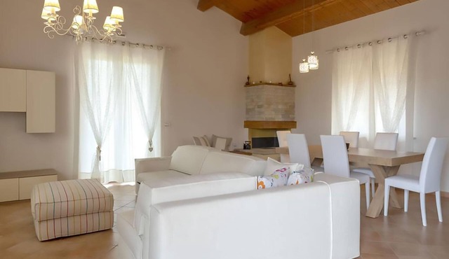 Villa Fiore 8 - Three Bedroom Villa, Sleeps 8