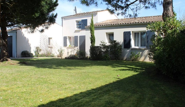 Villa for 6 People in Saint-Georges-d'Oléron with Garden