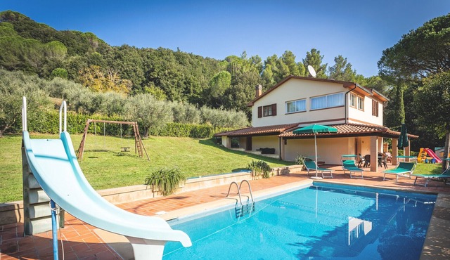 Villa Fontespadini 10 km from the sea by ToscanaTour