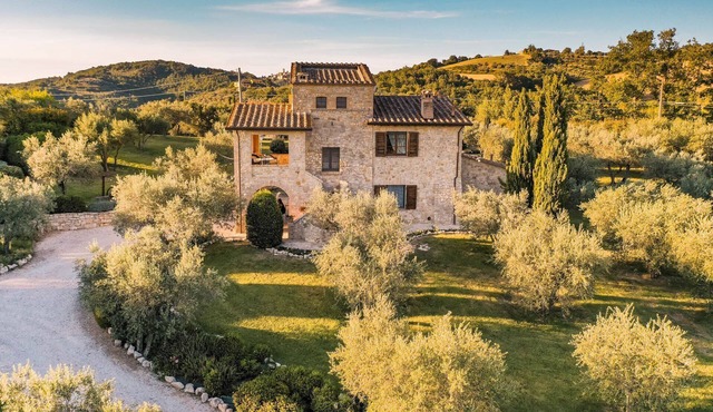 Villa for 10 guests. Private Pool. Access to the wellness center of the estate