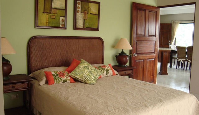 Villa for 10, Playa Matapalo. Pool and 2 kitchens.