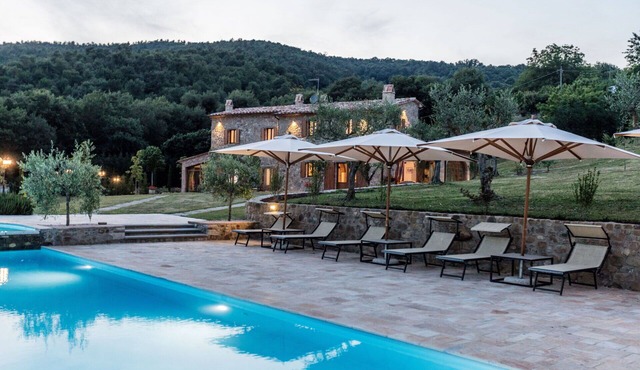 Villa for 16 people with private pool