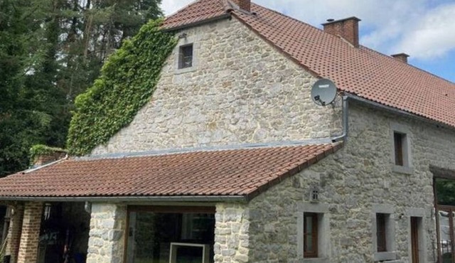Villa for 21P with pool by the river