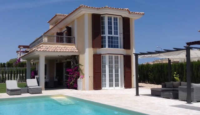 Villa for 6 pers., pool, near the sea, air conditioning, WiFi