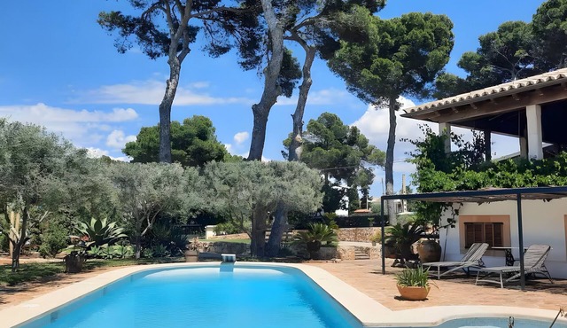 Villa for Families and Guests Over 30 with Private Pool Near the Sea