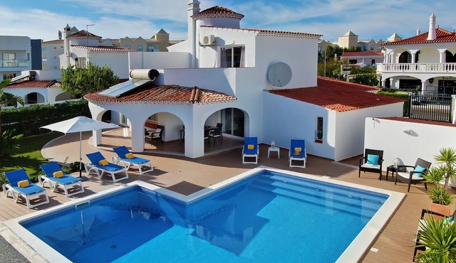VILLA FRANCELLA - Ideal location for families & friends.