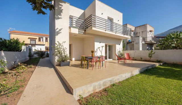 Villa 'Francesca - Beach and Airport' with Private Terrace, Wi-Fi and Air Conditioning