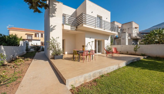Villa 'Francesca - Beach and Airport' with Private Terrace, Wi-Fi and Air Conditioning