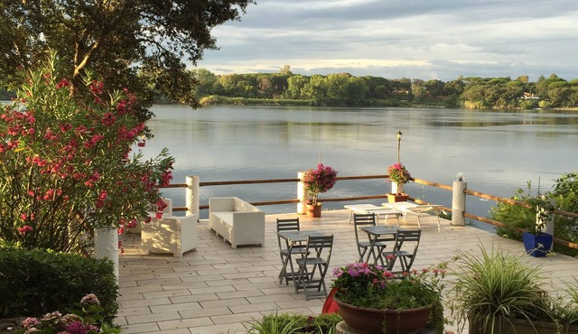 Villa Francesca Romana Relax by the lake a few meters from the sea