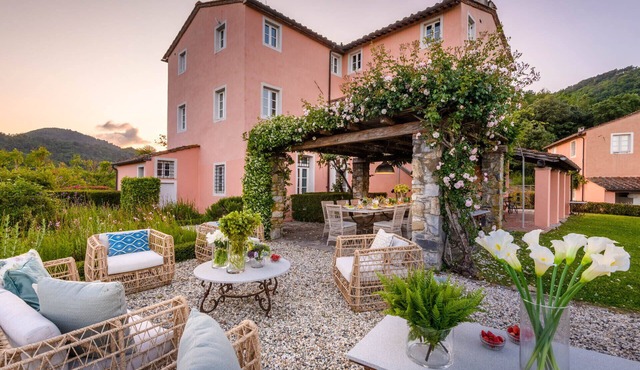 Villa Francigena Luxury 10 bedroom Farmhouse Villa