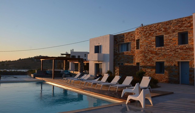 Villa Frear -Two waterfront villas with infinity pool