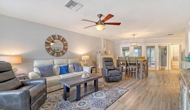 Villa & Garden in Downtown Sarasota ~ Walkable to downtown, 5 Minutes to Beaches