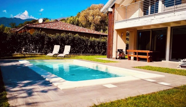 Villa Gialla mit Pool, 100 mt vom See