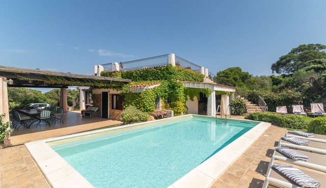 Villa Ginepro with Private Pool, Sea View, 2 Terraces, Wi-Fi & Air Conditioning