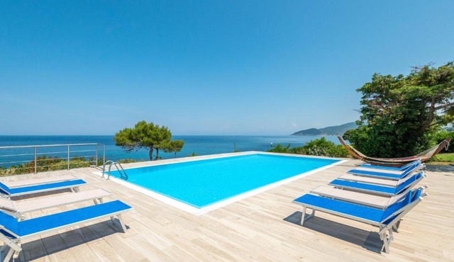 Villa Gioia con piscina sul mare