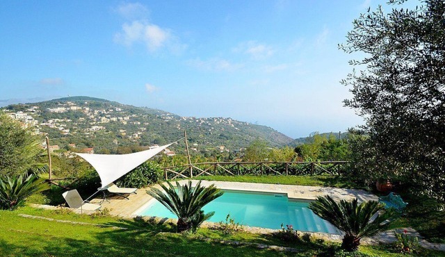 Villa Gitana: A welcoming two-story villa which faces the sun and the sea, with Free WI-FI.
