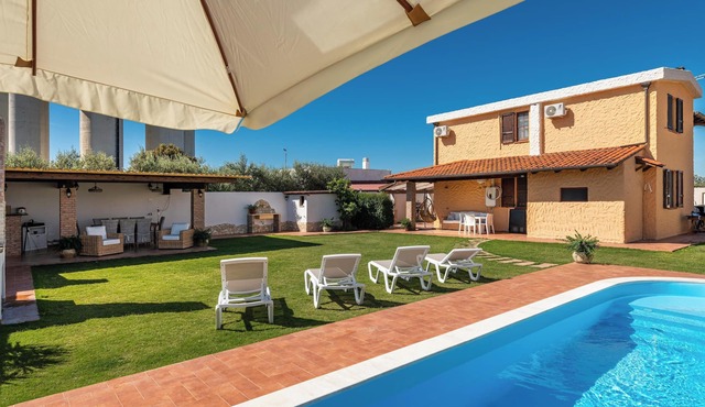 Villa "Gle Apt 1“ with Pool, Wi-Fi, A/C, Terrace & Garden