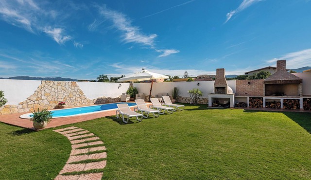 Villa "Gle" with Pool, Garden & Air Conditioning