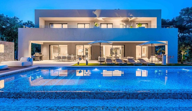 Villa 'Gotmar Beach Is A Modern' with Private Pool, Wi-Fi and Air Conditioning