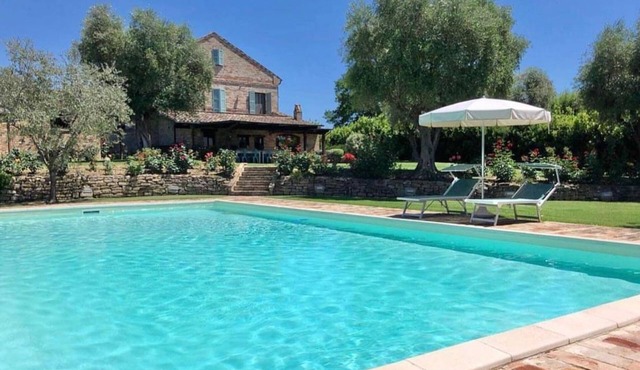Villa Grazia and dependance (total: 14 beds) in the hills with swimming pool